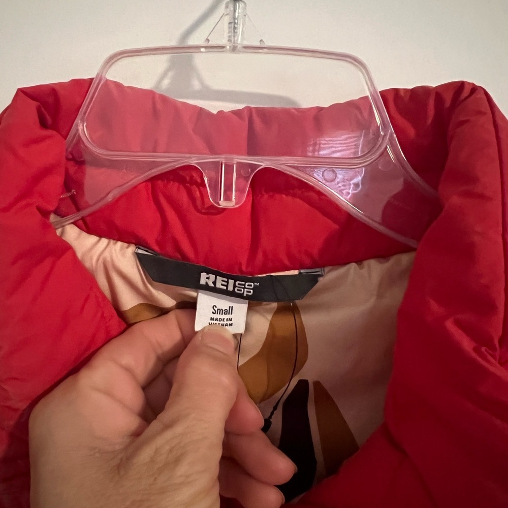 Women’s REI red puffer coat. - Picture 3 of 4